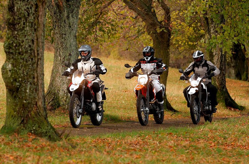 Comparativa trail monocilíndricas: Husqvarna, KTM y Yamaha