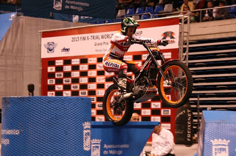 Toni Bou gana en Málaga y se acerca al título