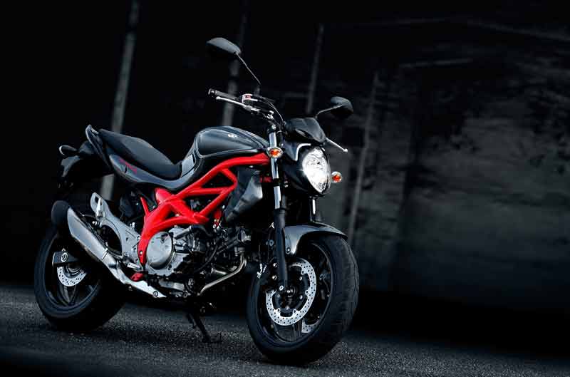 Consigue la centralita carnet A2 con la Suzuki Gladius