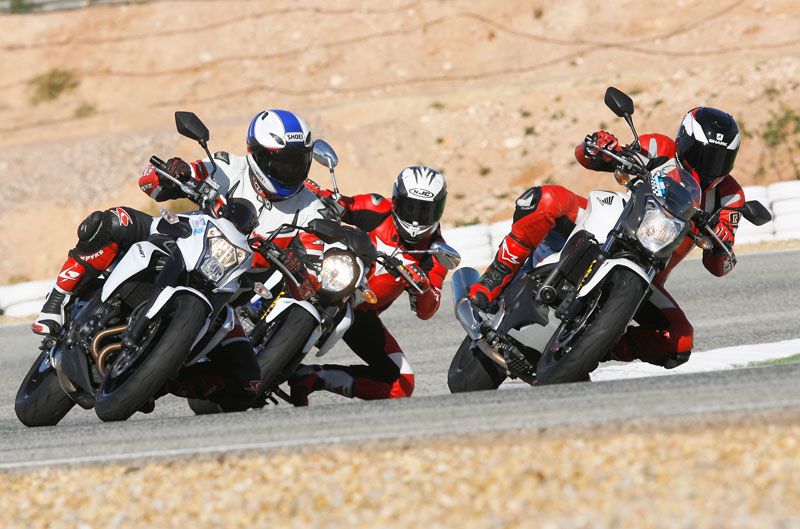 Comparativa motos naked en circuito