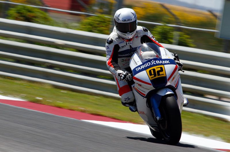 Mariñelarena gana en el espectáculo de Moto2