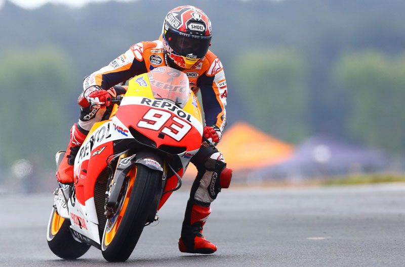 Marc Márquez, el más rápido en agua en el FP2. Lesión de Jorge Lorenzo