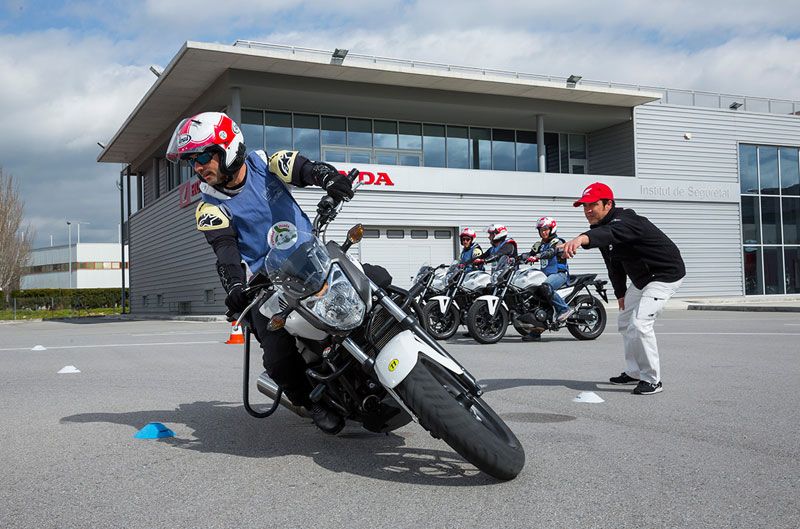 Honda amplía su colaboración con AXA para cursos de conducción