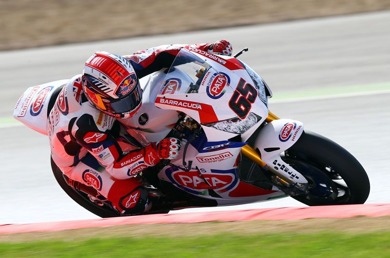 Rea aprovecha la lluvia y gana la primera manga de Silverstone