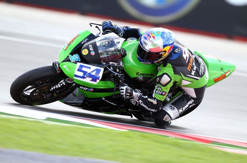Sofuoglu gana a Lowes en un final polémico en Supersport
