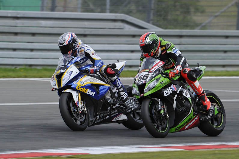 Tom Sykes, nuevo líder del Mundial de Superbike