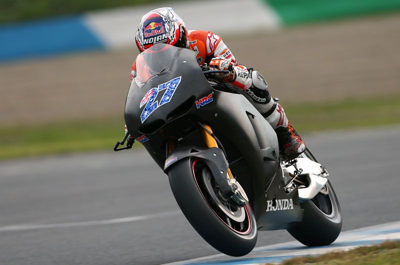 Casey Stoner prueba la Honda carreras cliente en Motegi