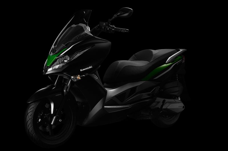 Kawasaki presenta su scooter, el J300