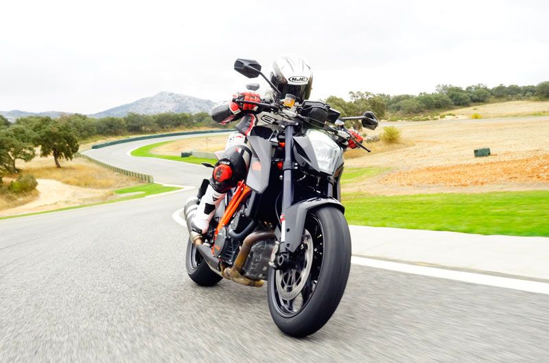 GP de Japón, póster Espargaró, y KTM 1290 Super Duke R