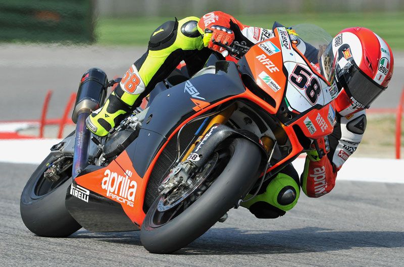 Aprilia entrega a la Fundación Simoncelli su RSV4
