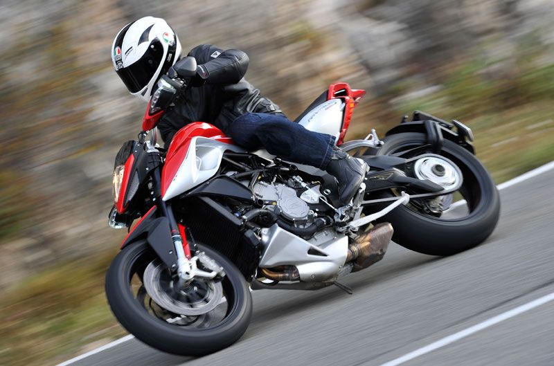 MV Agusta Rivale 800. Prueba