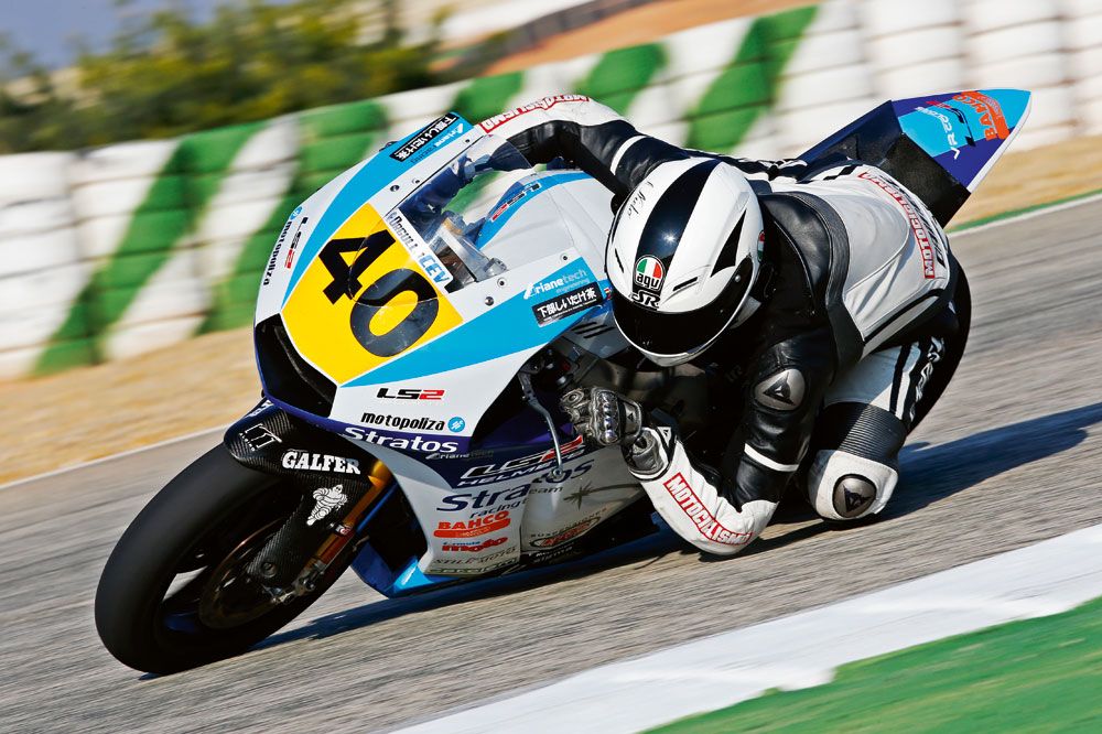 Prueba de la Ariane2, moto campeona del CEV
