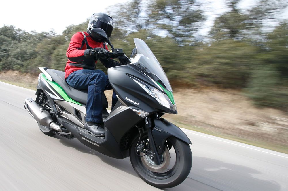 Vídeo de la presentación del scooter Kawasaki J300