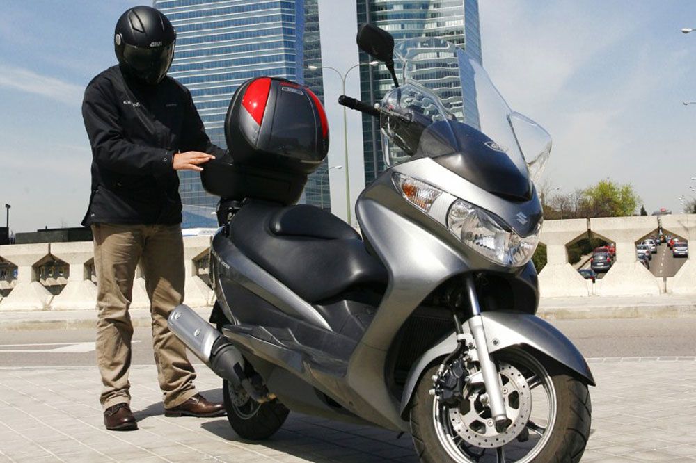 Accesorios GIVI para el Suzuki Burgman 125