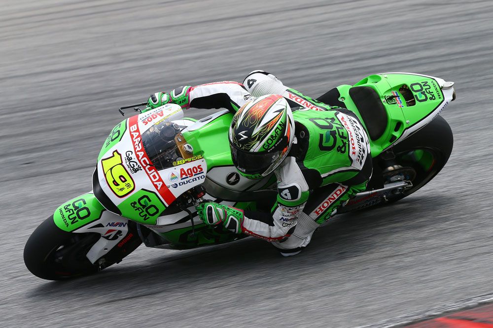 Álvaro Bautista sorprende en el primer día de test en Sepang