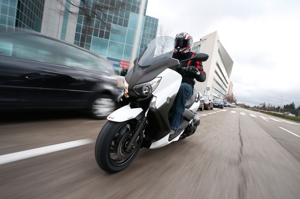 Yamaha X-Max 400, con ABS