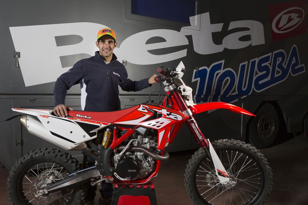 Oriol Mena ficha por Beta