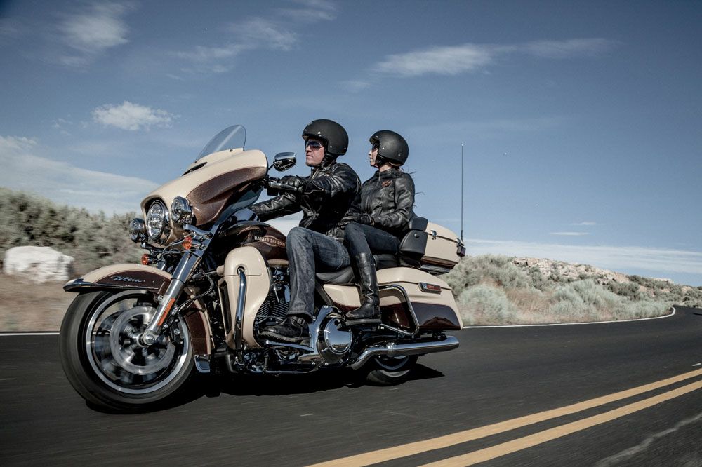 Viaja a Andorra sobre una Harley-Davidson