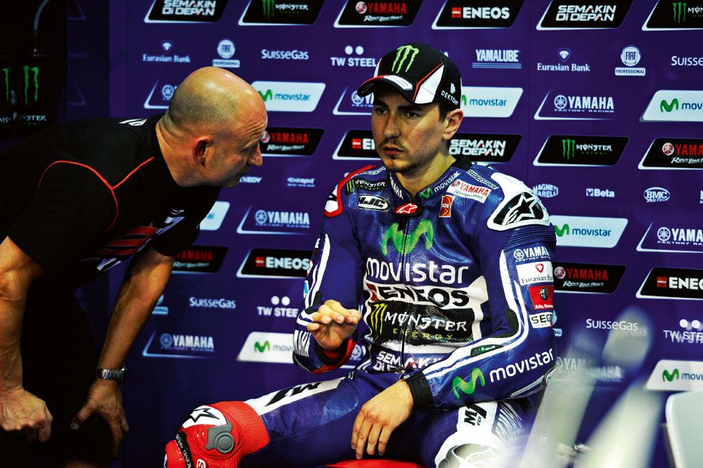 Carlo Pernat: La seguridad de Lorenzo se ha venido abajo al ver a un Rossi competitivo