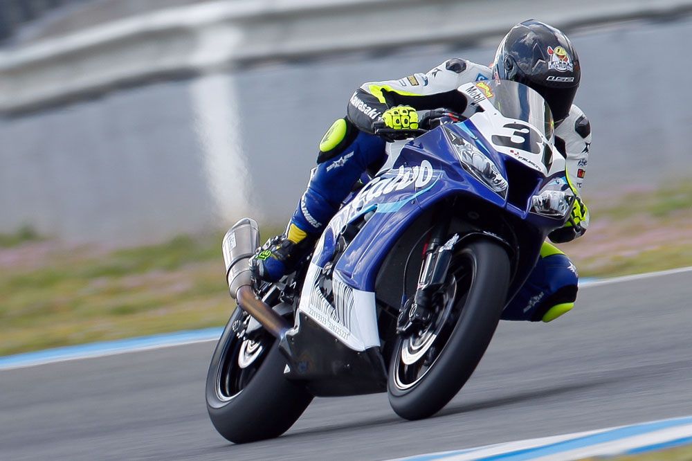 Carmelo Morales estrena el palmarés de Superbike