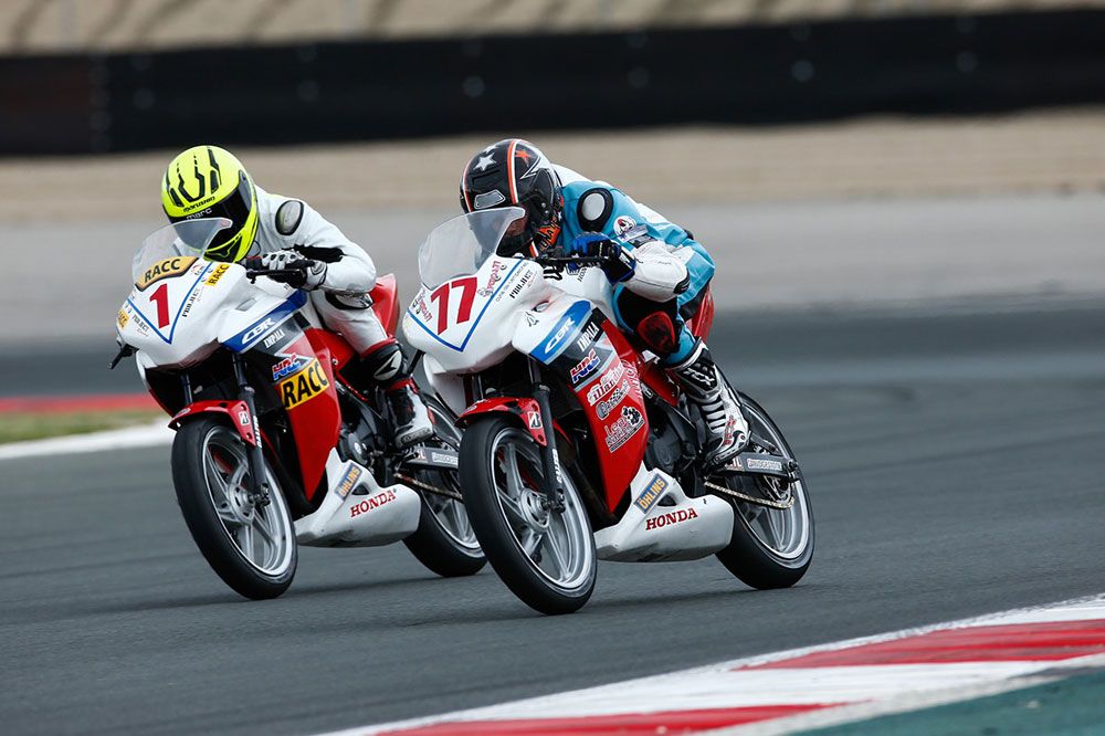 Pedro Castaño se impone en la tercera prueba de la Copa Honda CBR250R