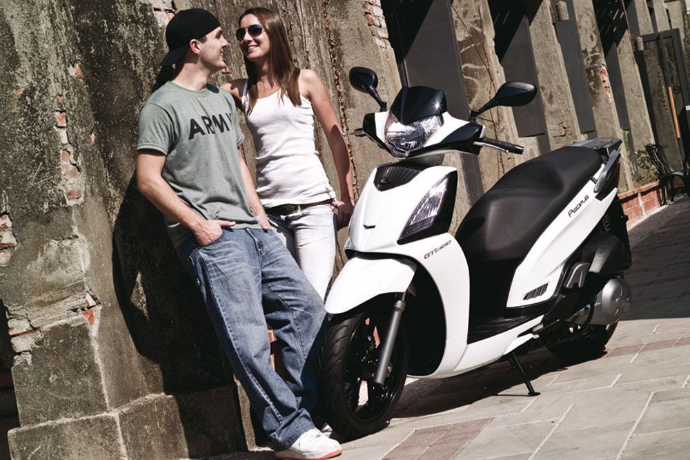 Técnicas de conducción: conducir scooter con pasajero