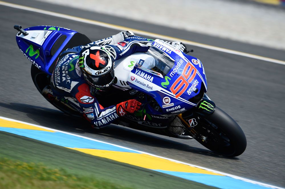 Lorenzo sorprende a Márquez en los terceros libres