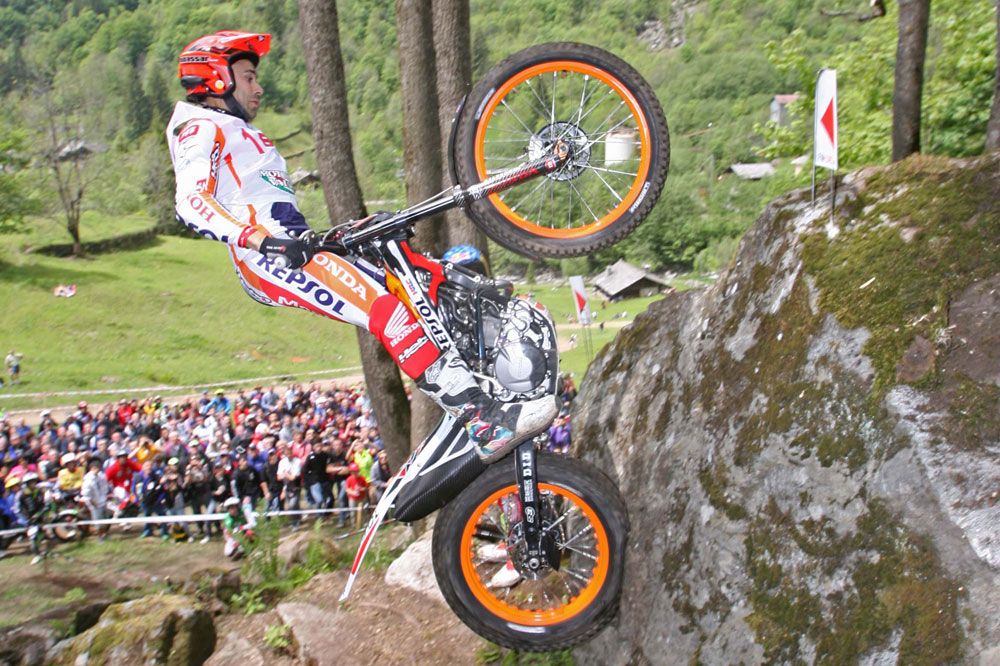 Toni Bou gana en Italia y recupera el liderato del Mundial