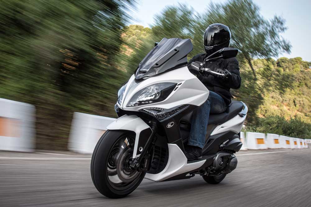 En moto y scooter, cuidado con las obras