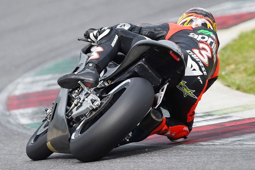 Max Biaggi prueba la ART de Aprilia en Mugello