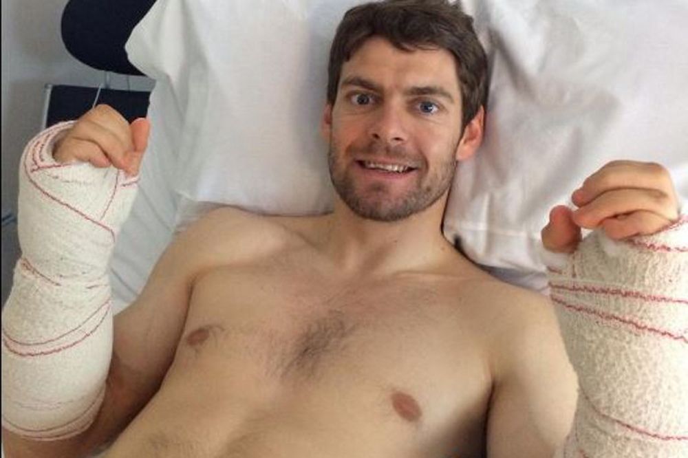 Cal Crutchlow pasa por el quirófano en Barcelona