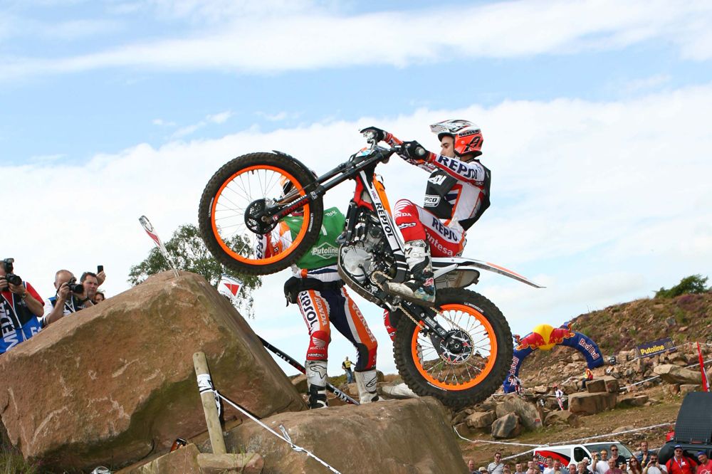 Toni Bou gana en Gran Bretaña y afianza su liderato