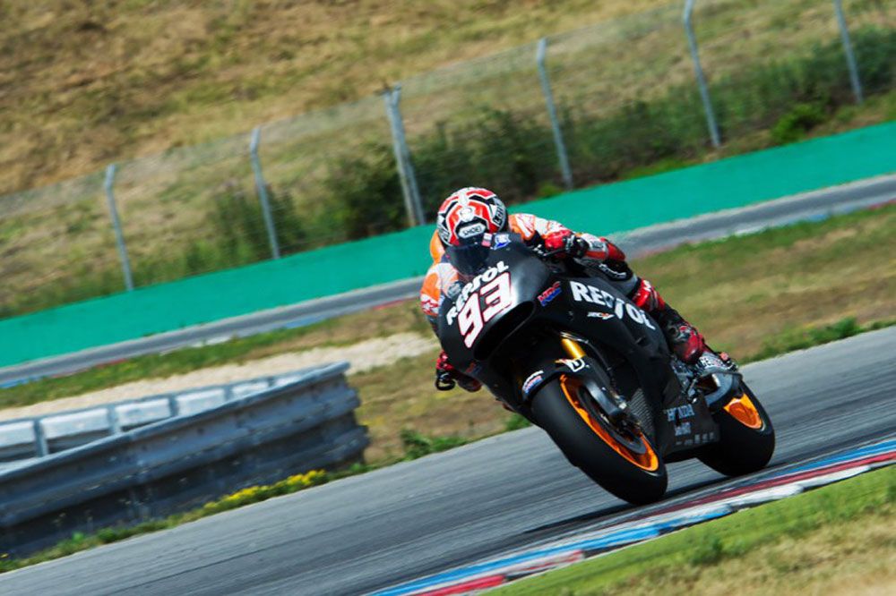 Márquez y Pedrosa ruedan en Brno con la Honda de 2015