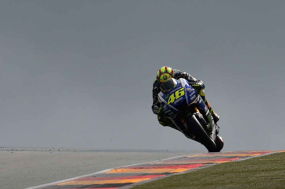 Valentino Rossi encabeza los primeros libres de MotoGP