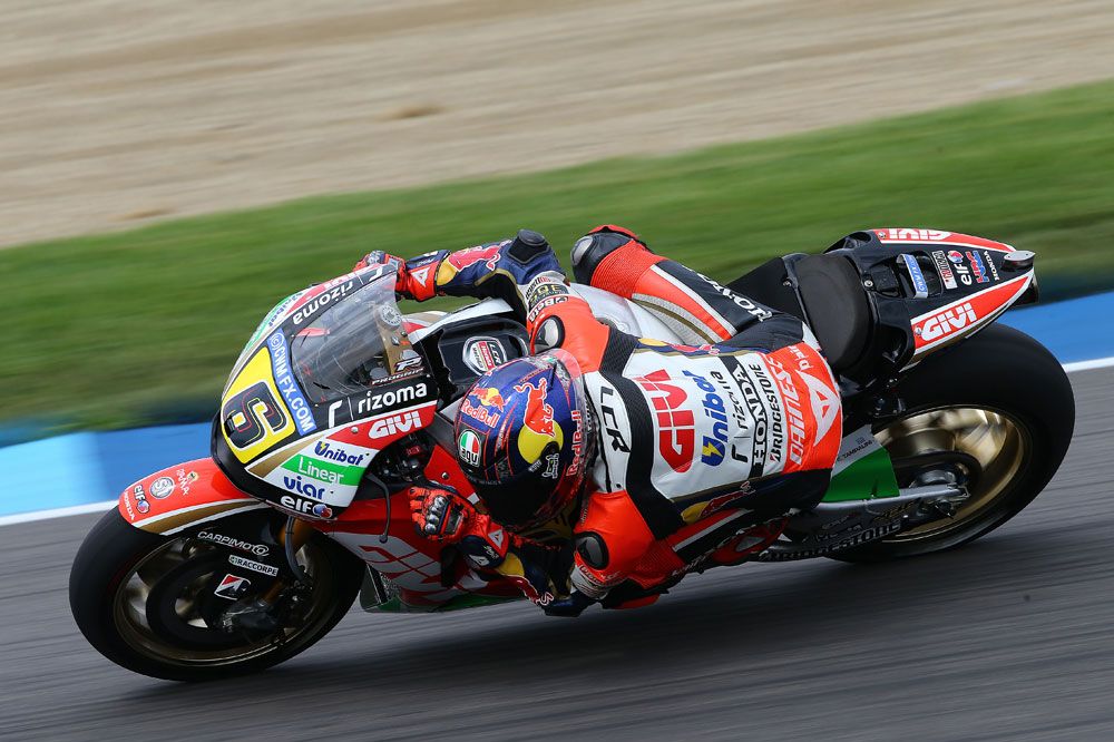 Stefan Bradl controla los terceros libres de MotoGP