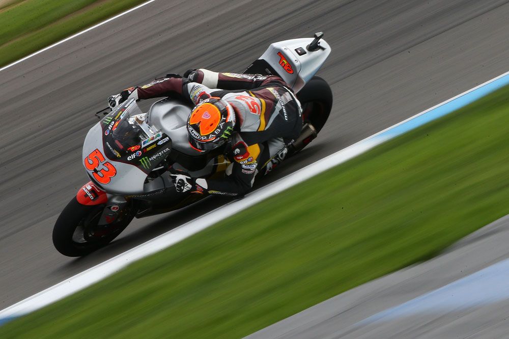 Tito Rabat lidera el FP1 de Moto2