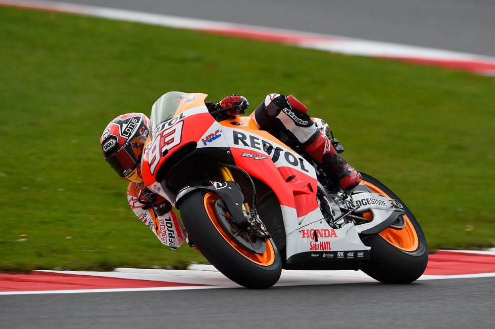 Márquez termina la jornada inaugural en Inglaterra como el más veloz