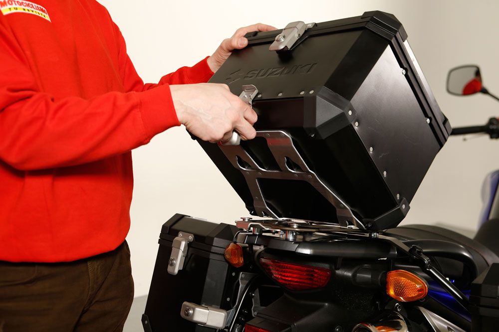 El baúl trasero es el accesorio de moto preferido