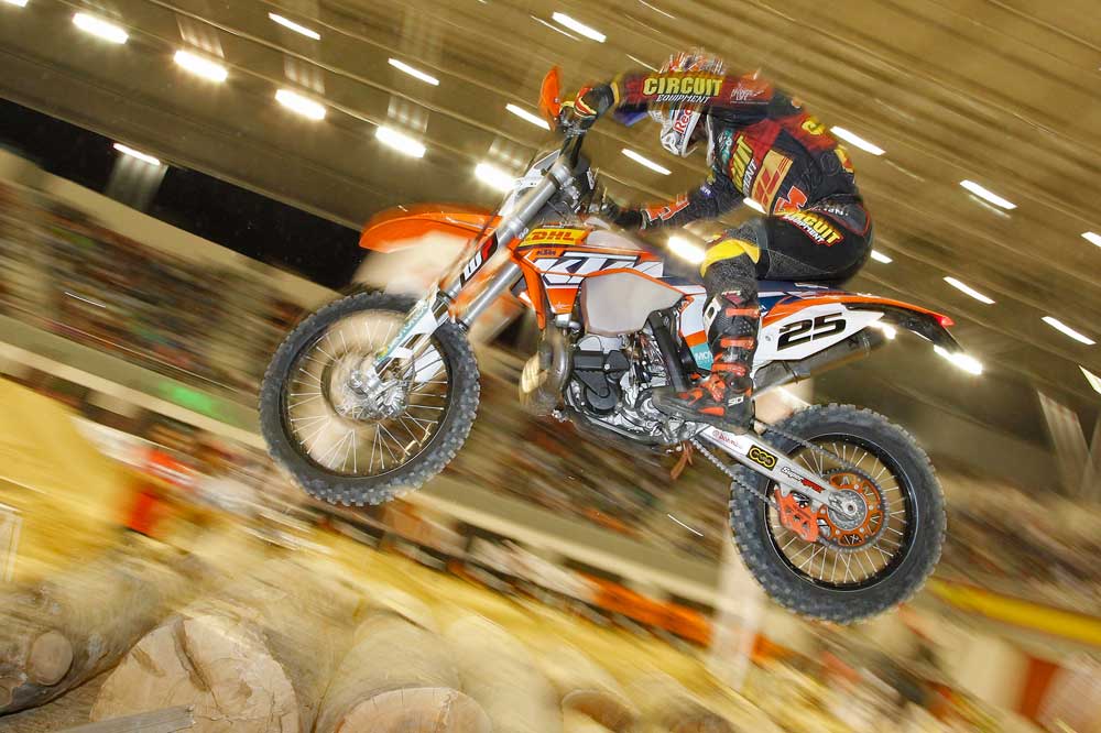 Iván Cervantes gana el Super Enduro de Las Rozas