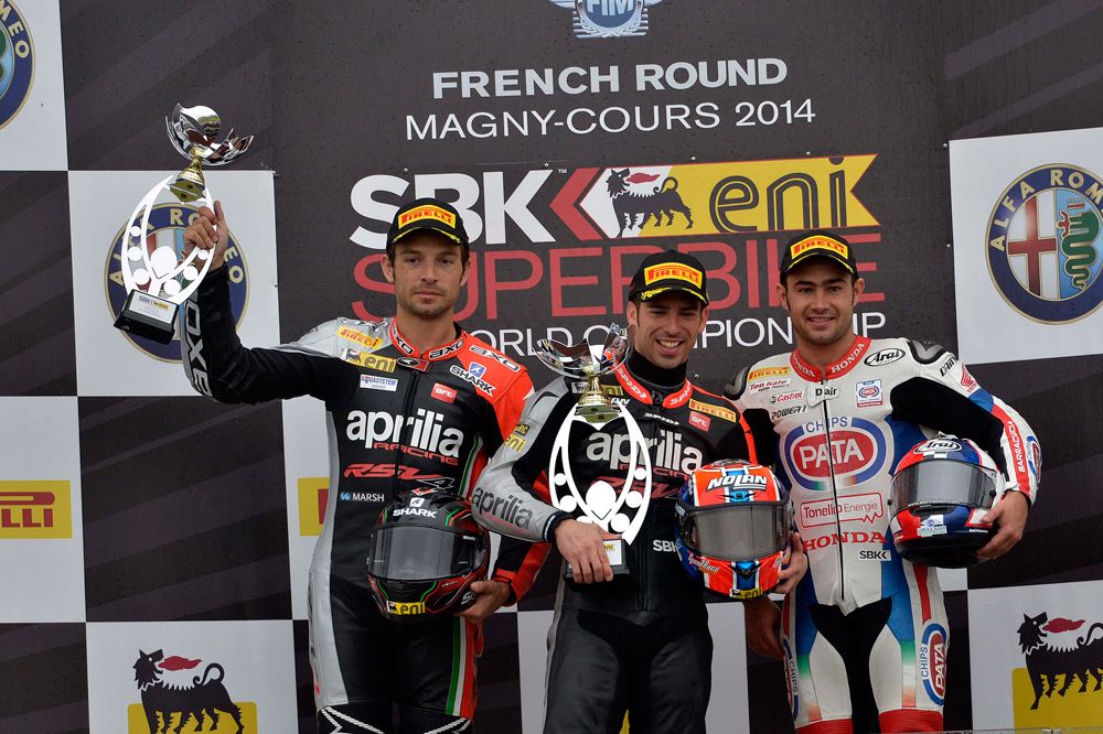 Melandri le complica las cosas a Guintoli en Magny-Cours
