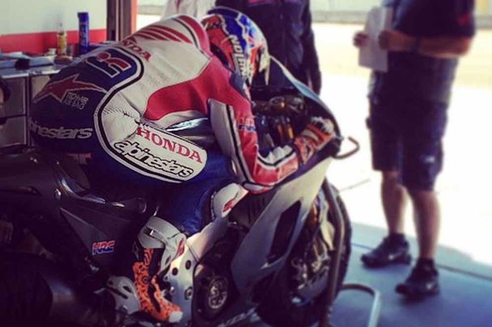 Casey Stoner rueda con la Honda en Motegi