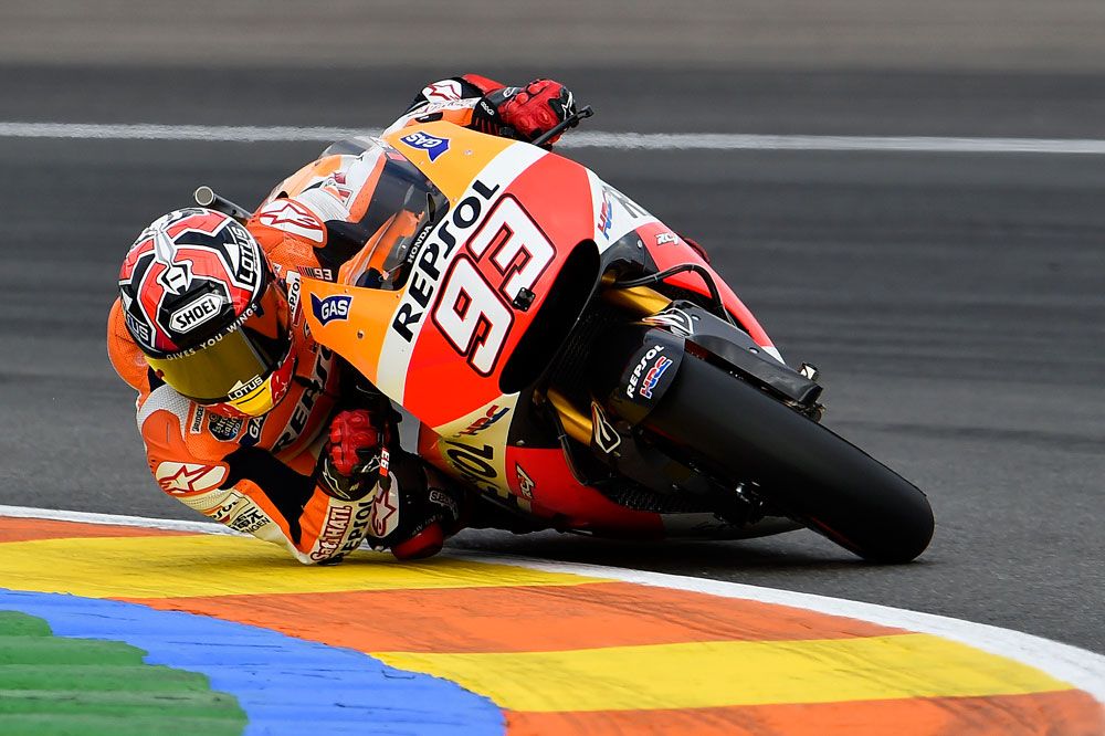 Márquez culmina la temporada en lo alto del podio