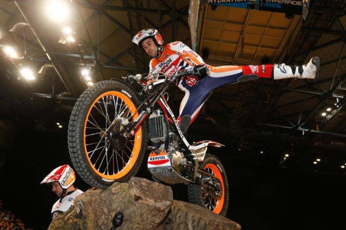 Bou comienza la temporada con victoria en el Indoor de Sheffield