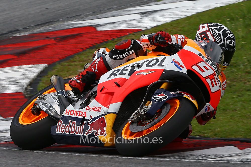 Marc Márquez comienza pisando fuerte en Sepang