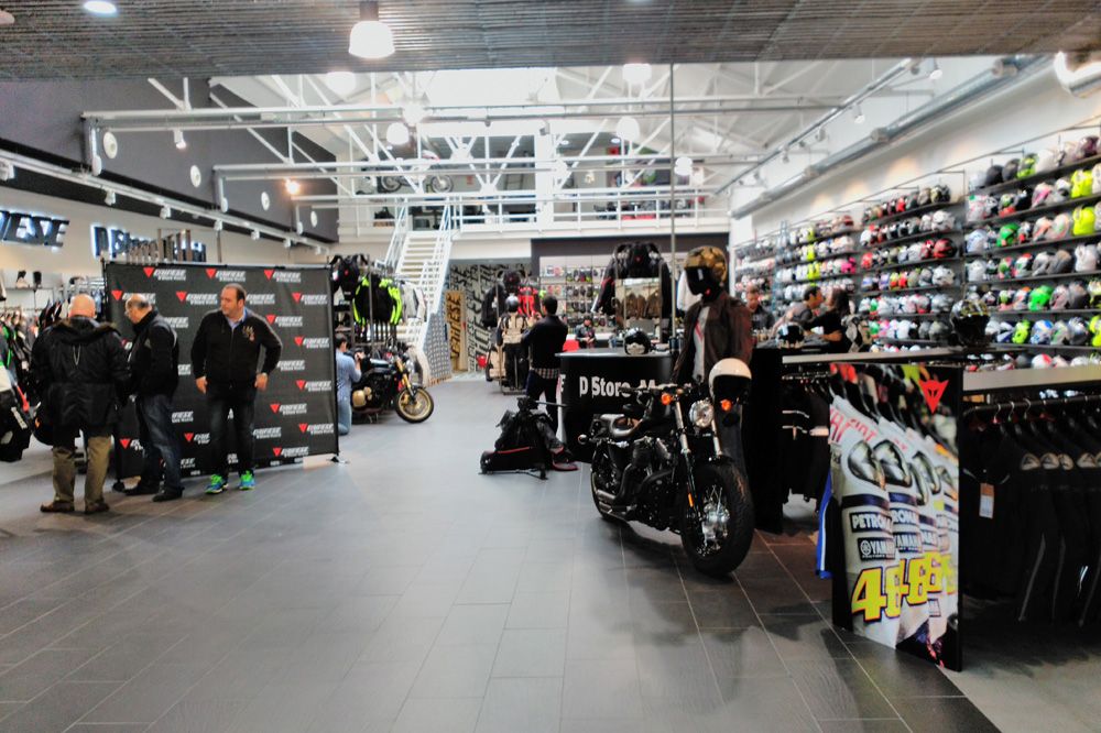 Dainese celebra la apertura de su nueva tienda oficial en Madrid
