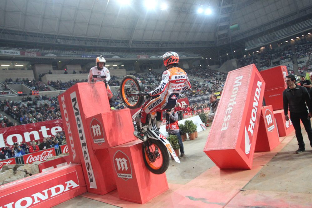 Toni Bou consigue la victoria en el Trial Indoor de Barcelona