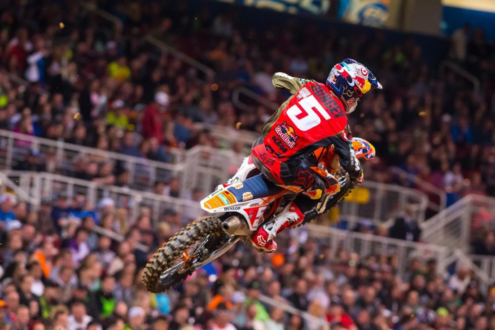 Dungey vuelve a la victoria en el AMA de Supercross