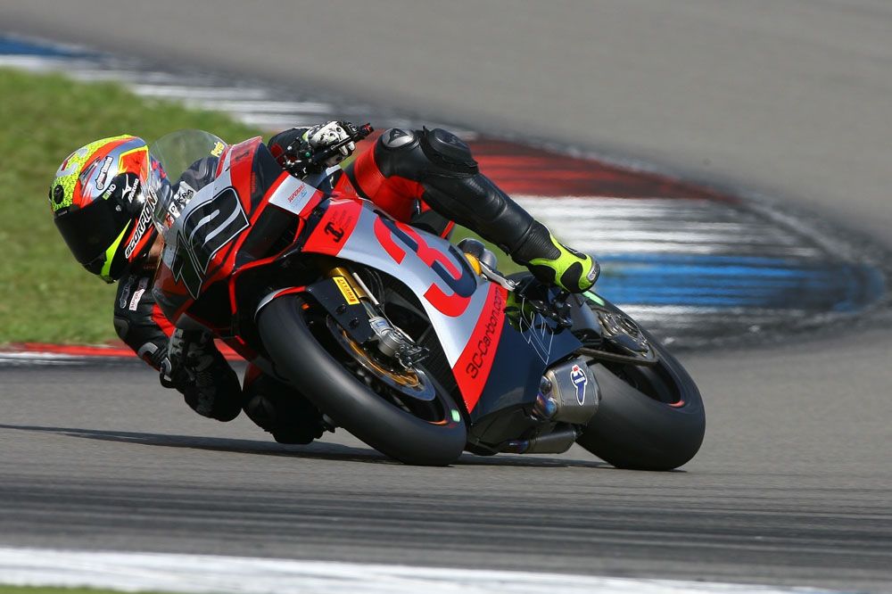 Xavi Forés corre en la prueba de MotorLand Xavi Forés corre en la prueba de MotorLand