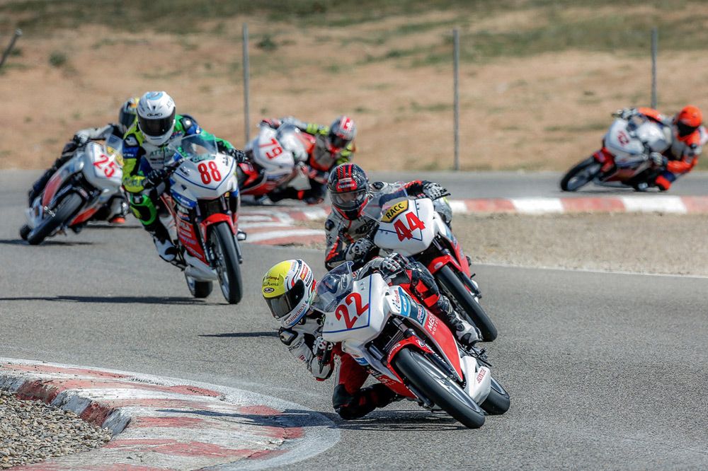 Joan Uviña domina la segunda prueba del Copa Honda CBR250R