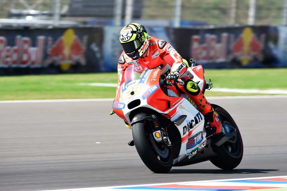Iannone se lesiona el hombro durante unos test en Mugello